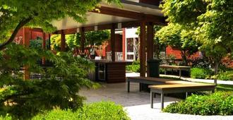 Forrest Hotel and Apartments - Camberra - Patio