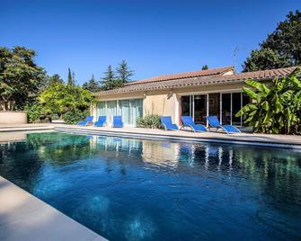 2 villas privées 17 personnes maximum piscine privée et chauffée sans vis à vis - Sainte-Anastasie - Piscina
