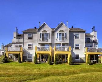 Magog Lovely Vacation Home - Magog - Building