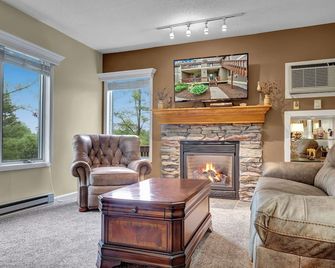 Peek'n Peak 2 Bedroom Condo, Ground Floor - Clymer - Living room