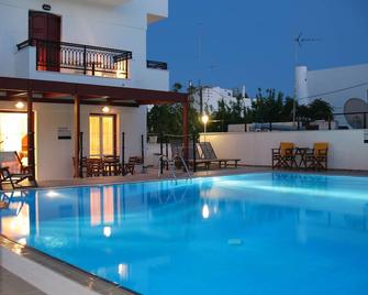 Iliovasilema - Naxos - Pool