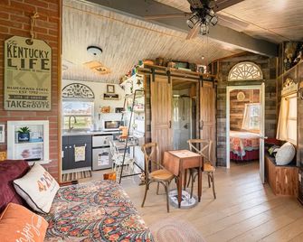 Cozy bungalow sleeps 4 in charming Cave City -15 min- Mammoth Cave National Park - Cave City