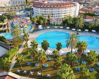 Cesars Resort Side - Side - Pool