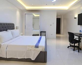 J&V Hotel and Resort - San Fernando - Bedroom