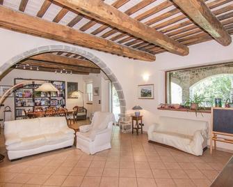 6 bedroom accommodation in Castel del Piano GR - Tepolini - Sala de estar