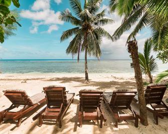 Castaway Resort - Rarotonga - Beach
