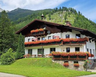 Hotel garni Landhaus Bürtlmair - Hinterstoder - Gebäude