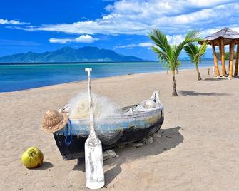 Coconut Garden Beach Resort - Maumere - Playa