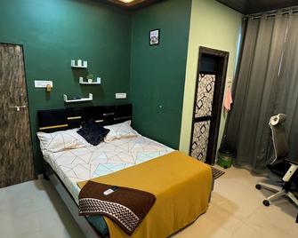 soge holiday lodging - Shrīvardhan - Bedroom