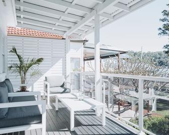 A waterfront retreat with private jetty and games room (Pet friendly!) - Woy Woy - Balcón