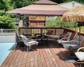 Large Beautiful Finished Basement Level cozy room.\n11 Randolph Rd\nConcord NH - Concord - Outdoors view