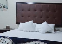 Homewood Suite - Rooms & Appartments - Lahore - Bedroom