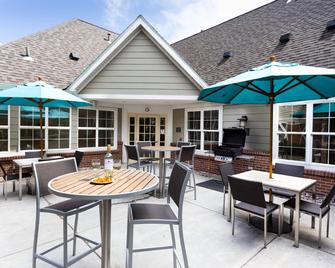 Residence Inn by Marriott Fort Collins - Fort Collins - Patio
