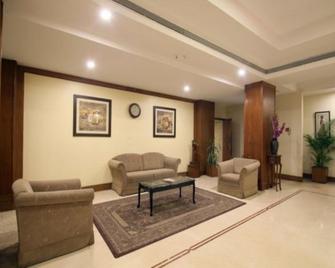 Hotel Brookside - Pune - Lobby