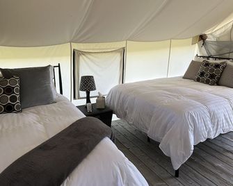 Heritage Ranch 'Big Sky' Glamping Tent (11) - Bozeman - Bedroom