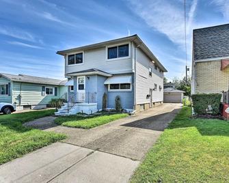 Charming Buffalo Apt: 18 Mi to Niagara Falls! - Tonawanda - Building