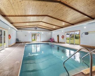 Ambassador Motel - Sault Ste Marie - בריכה