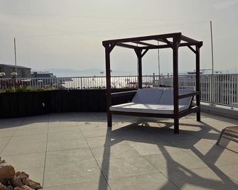 Luxury Marina Apartment, Pool, Views & Prime Location - Gibraltar - Balcón