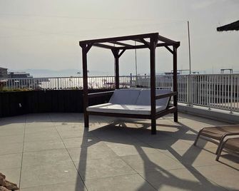 Luxury Marina Apartment, Pool, Views & Prime Location - Gibraltar - Balcony