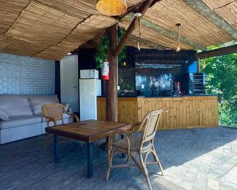 300mts da Praia de Jurerê | Muito Conforto - Pousada Asa Delta Jurerê - Florianópolis - Patio