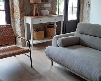 Villa Dos Santos - Gerês Country House - Geres - Wohnzimmer