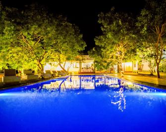 Arana Yala - Kirinda - Pool
