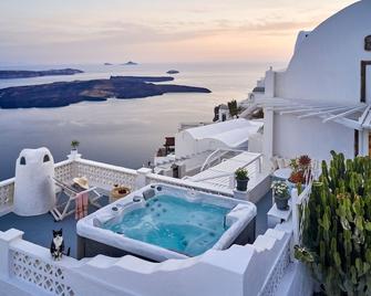 Santorini Mansion at Imerovigli - Imerovigli - Pool