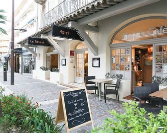 Brit Hotel Confort Le Revest Sainte-Maxime - Sainte-Maxime - Budova