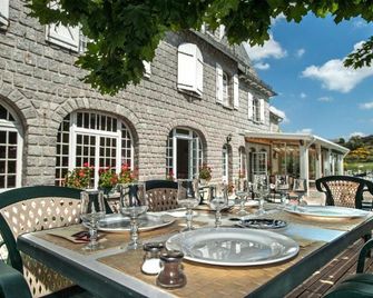 Le Relais de L'Aubrac - Nasbinals - Patio