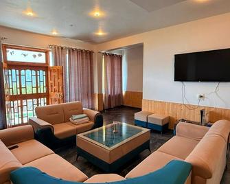 Noni's Dream Villa - Naggar - Living room