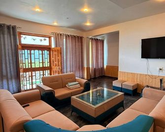 Noni's Dream Villa - Naggar - Sala de estar