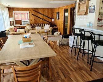 Get away for fishing, boating, golfing and relaxing - Wautoma - Comedor