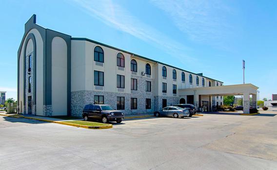 Quality Inn And Suites Near Tanger Outlet Mall 62 8 0