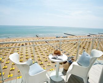 Hotel Nizza Frontemare Superior 3 Stelle - Jesolo - Balkon