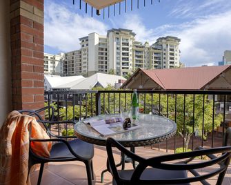 Central Brunswick Apartment Hotel - בריסביין - מרפסת