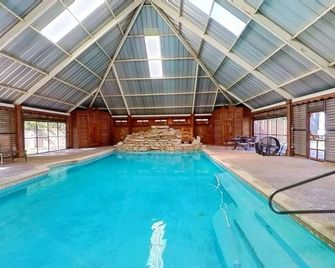 The Buttercup Cottage - San Marcos - Басейн