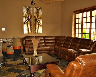 Amaka Private Game Reserve - Colenso - Lounge
