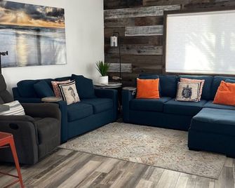 Rustic Modern 1BR in Sunny Seabright - Santa Cruz - Living room