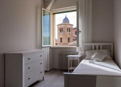 St. Vitale's Basilic View Elegant Apartm - Ravenna - Bedroom
