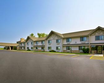 AmericInn by Wyndham Baudette - Baudette - Building