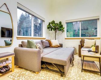 2 Mi to Warm Beach: Family Gem w/ Views - Stanwood