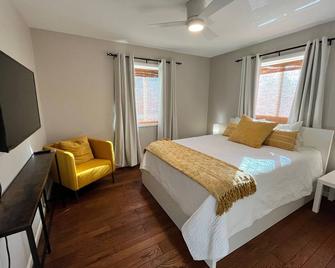 This House Got Rizz - Recently Renovated Lake Thompson Canal Home - Howell - Bedroom