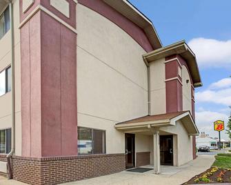 Super 8 by Wyndham College Park Wash DC Area - College Park - Rakennus