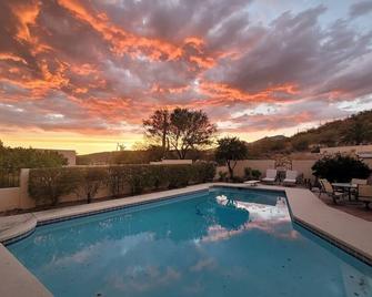 Suite Stay with Heavenly Views - Tucson - Pool