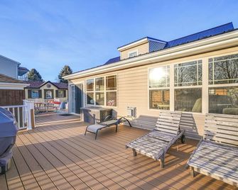 Large Family Home: 5 Mi to Dtwn Hagerstown! - Williamsport - Balcony