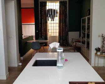 High roof. Cozy two bedroom - Bruxelles - Salle à manger