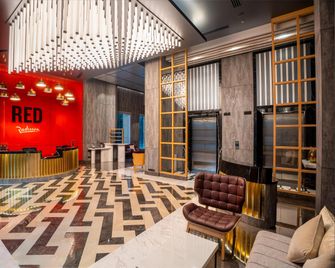 Radisson Red Indore - Māndu - Lobby