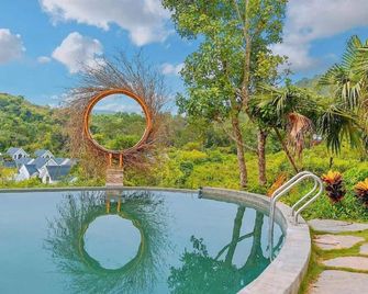 Rose Villas & Resort Ba Vi - Hanoi - Piscina