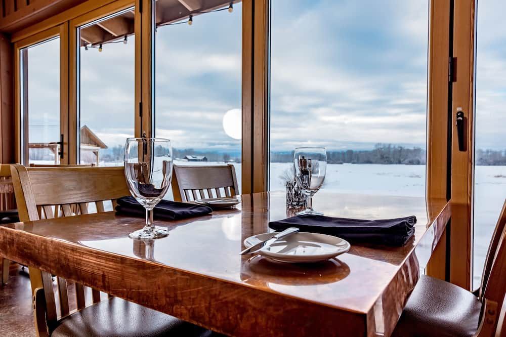 جالاتين ريفر لودج - بوزيمان - غرفة طعام