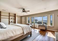 Blue Bay Haven | An Esvr Property - Stevensville - Bedroom